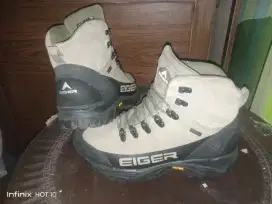 Bilih aya nu minat, eiger shoes ori, eagle plum 2,0 nomor 43..