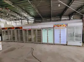 SHOWCASE 2 PINTU MERK GEA