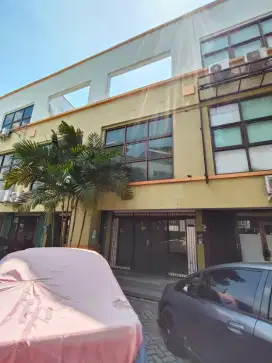 Disewakan Ruko Plaza Segi 8 Surabaya Barat