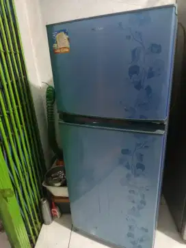 Kulkas 2pintu merek sharp