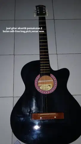 JUAL GITAR AKUSTIK PEMAKAIAN 2 BULAN MASIH MULUSS UDH FREE BAG,SENAR .