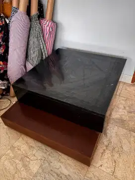 Meja ruang keluarga/coffee table