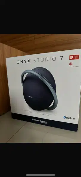 Harman Cardon Onyx studio 7