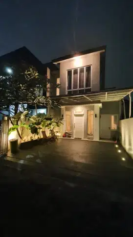 Dijual Rumah Strategis Halaman Luas