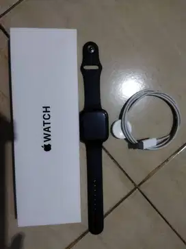 Apple Watch SE (Gen 2) 44mm Midnight AI Mid SB M/L GPS