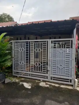 Hunian adem dikomplek KECIL one gate uttama dan bebas banjir