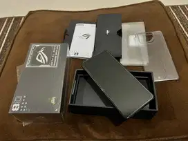 ASUS ROG 8, 12/256