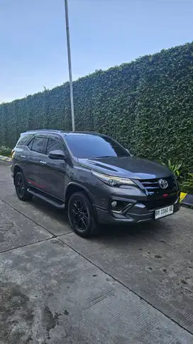 Toyota Fortuner VRZ TRD AT