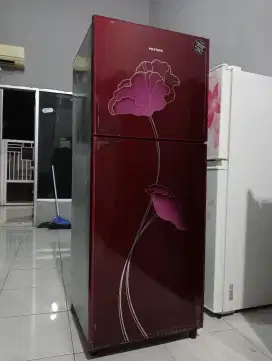 KULKAS 2 PINTU MERK POLYTRON