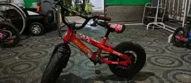 sepeda anak cowok uk.12 pemakaian singkat