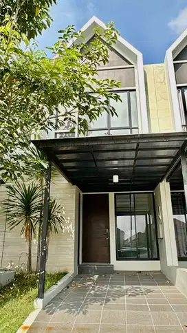 DISEWAKAN RUMAH NORTHWEST PARK 2 LANTAI 3KT SEMI FURNISH DEKAT DANAU