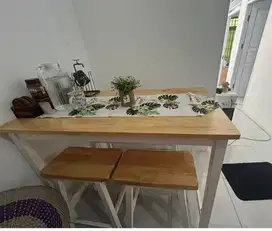 Jual 1 set Meja dan kursi Makan Merek Informa 1,9Juta Kondisi Bagus