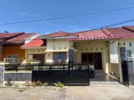 Di jual rumah Kos depan Baiturrahmah RS siti rahmah Bung hatta by pass