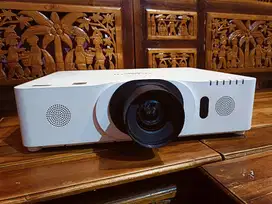 Proyektor Hitachi CP-X8160 Lampu 6000 Lumens Warna Tajam