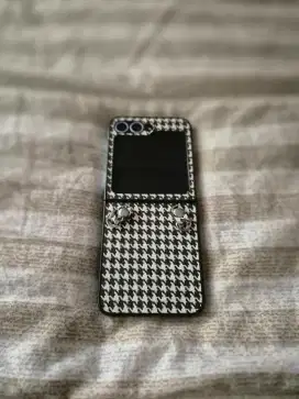 Samsung flip 6 6/512