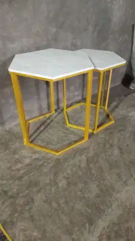 Meja couple ruang tamu