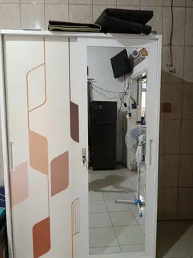 Lemari Baju Besi