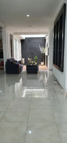 DIJUAL .RUMAH 2 LANTAI DI CLUSTER DEPAN KOTA WISATA, DEKAT MAL