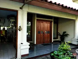 Rumah terawar baik berada didakam cluster