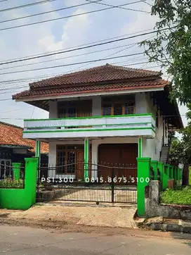 Dijual rumah 2 lantai sangat strategis cocok buat usaha dan tinggal