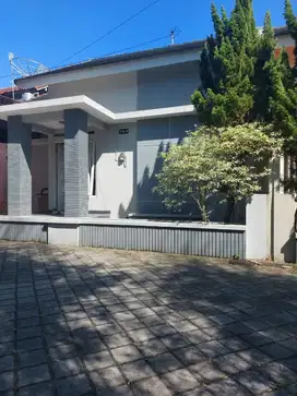 RUMAH JAJAR DEKAT STADION MANAHAN SOLO