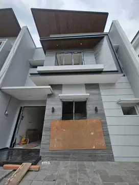 Ema244 Dijual Cepat Rumah Gress Masa Kini di Manyar Kartika