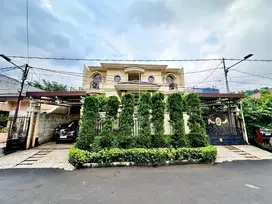 Rumah Mewah 3 Lantai di Pancoran Jaksel