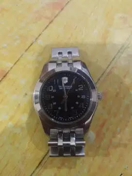 Jam tangan Swiss army