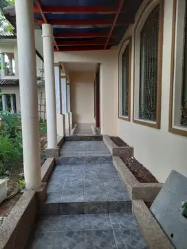 dijual rumah raffles hills