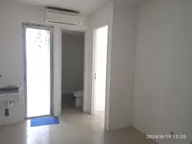 DISEWAKAN 2BR UNFURNISH LANTAI RENDAH APARTEMEN BASSURA CITY