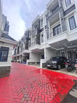 RUMAH BARU DALAM TOWNHOUSE DI JAGAKARSA DEKAT TOL BRIGIF