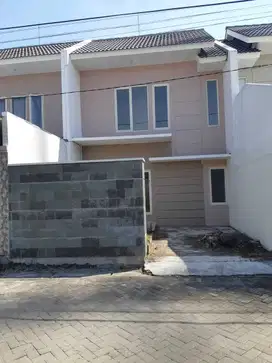 Rumah 2 Lantai Baru Surabaya Barat 1M an dekat Graha Natura Lontar