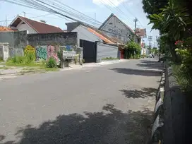 Tanah dijual bonus gudang luas 2300m, lebar 35m jl Timoho Yogyakarta