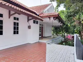 Dijual Rumah Lama Posisi Hoek di Komplek Bogor Baru
