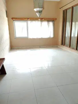 Dijual Rumah Posisi Hook Strategis di Emerald Bintaro