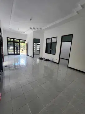 Rumah Baru Full Renov dan Full AC, dekat GM, Dharmahusada Permai, SBY