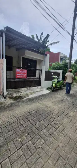 For Sale Rumah di Villa Jombang Baru