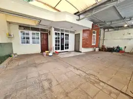 Taman kedoya baru, rumah lama hitung tanah, shm,jalan lebar 2 mobil