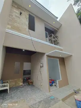 Rumah  2 lantai on progress  555 jutan. 2 kt 2km jakarta
