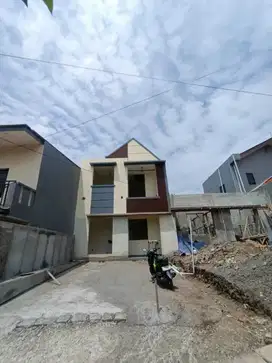 Rumah 2 lantai siap huni tanah luas lokasi cilodong depok