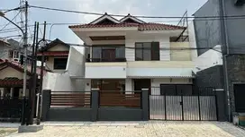 DISEWAKAN RUMAH SIAP HUNI DI KEB BARU JAK SEL