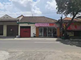 Rumah strategis hitung tanah di jalan padmonegoro, dekat jalan veteran