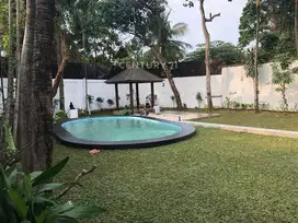 Disewakan Rumah Furnished Halaman Luas Di Kemang Jaksel AY16218