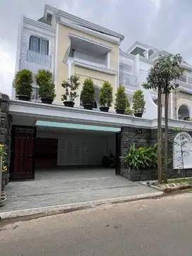 Jual rumah mewah private pool plus rooftop di jaksel