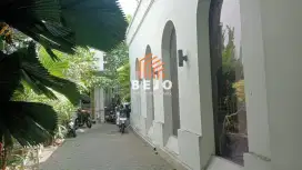 DISEWAKAN – BANGUNAN RUMAH USAHA PARKIR LUAS DEKAT TUGU JOGJA