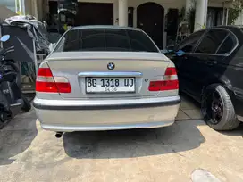 BMW 318i 2004 Bensin