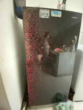 Kulkas sharp bekas masih bagus