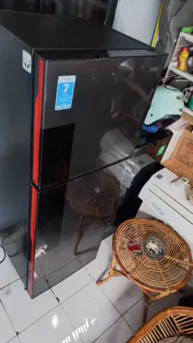Kulkas dua pintu aqua