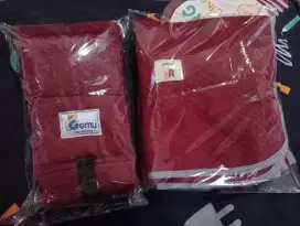 Selimut dan gendongan bayi warna maroon