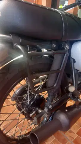 Kawasaki W 175 Cafe Si Bandel dan Irit